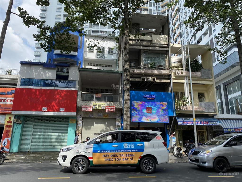 Ngộp bank  bán mặt tiền lý thường kiệt, quận 10. dt 4.5x22.5m, ct 80 triệu. 5 tầng. giá 27.5 tỷ
