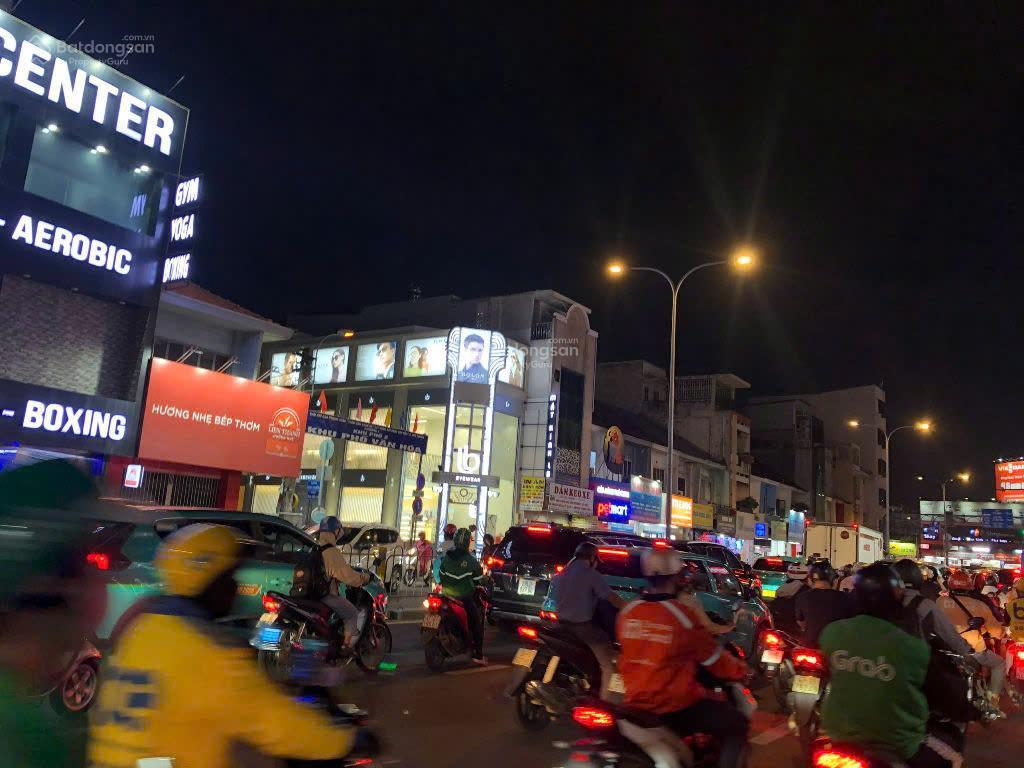 Ngộp bank, bán góc 2 mặt tiền phan đăng lưu, p1, phú nhuận. dt 4x18m, 3 tầng. hđt 80tr/th