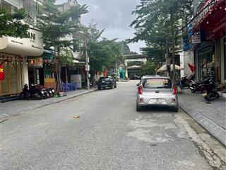 Bán đất tại hoàng hoa thám, 13,7 tỷ, 104m2,  khu vực kinh doanh buôn bán  nhà hàng  khách sạn !