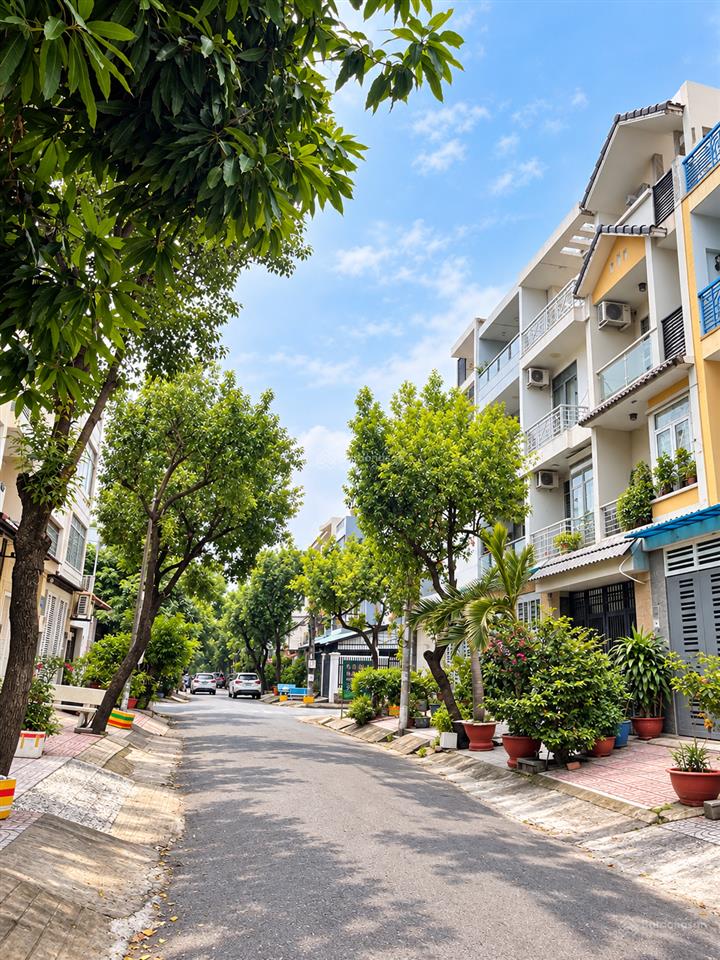 Rẻ! nhà ngay công viên đặng thùy trâm p13 bt  4 tầng 4x15m hoàn công đủ  giá chỉ 10.4 tỷ còn bớt