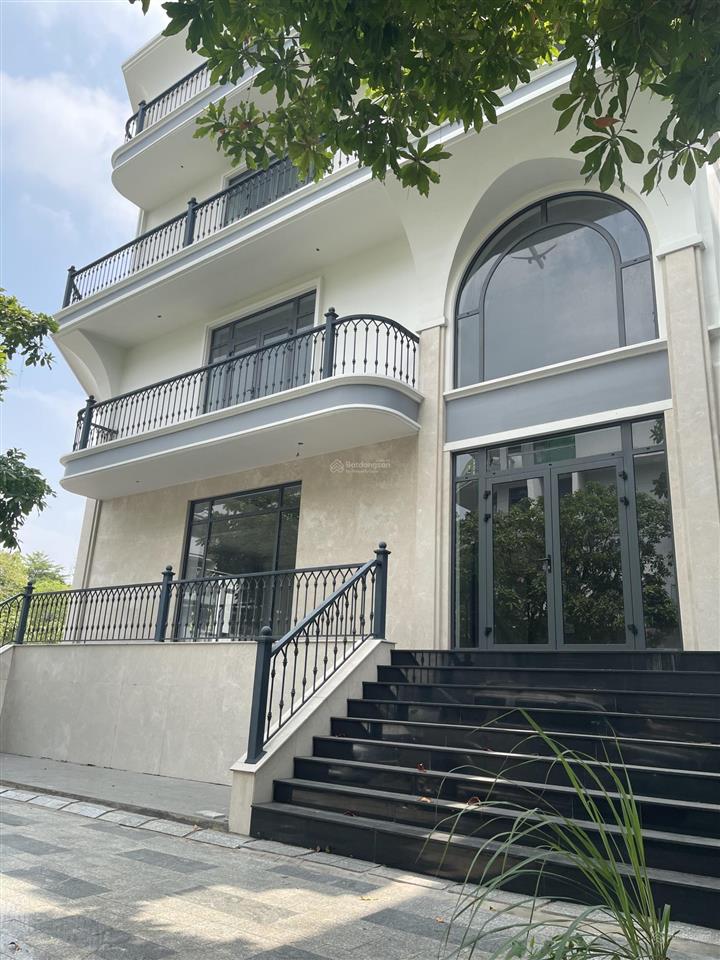 Bán nhà phố góc 2 mặt tiền  đối diện công viên , hồ bơi