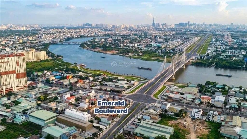 Siêu phẩm căn 3pn2wc the emerald boulevard mặt tiền ql13 view lm81 full nội thất samsung cao cấp.