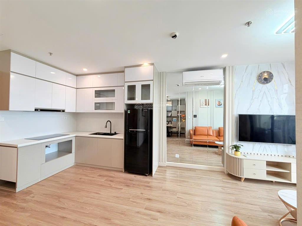 Rẻ nhất vinhomes gia lâm căn 2pn 1vs dt 60m2, giá chỉ 3 tỷ300tr tặng full nội thất đẹp view thoáng