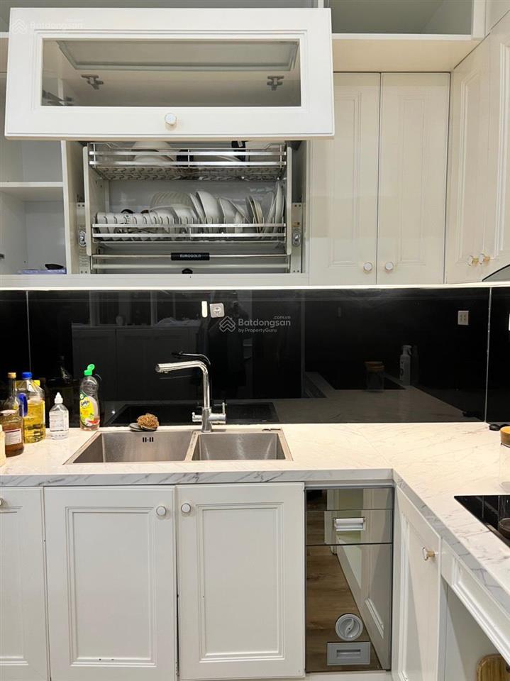 Chị gái em muốn bán căn 2n2vs+1 căn góc dt 70m tầng trung full nội thất giá 3tỷ350tr tại vinhomes