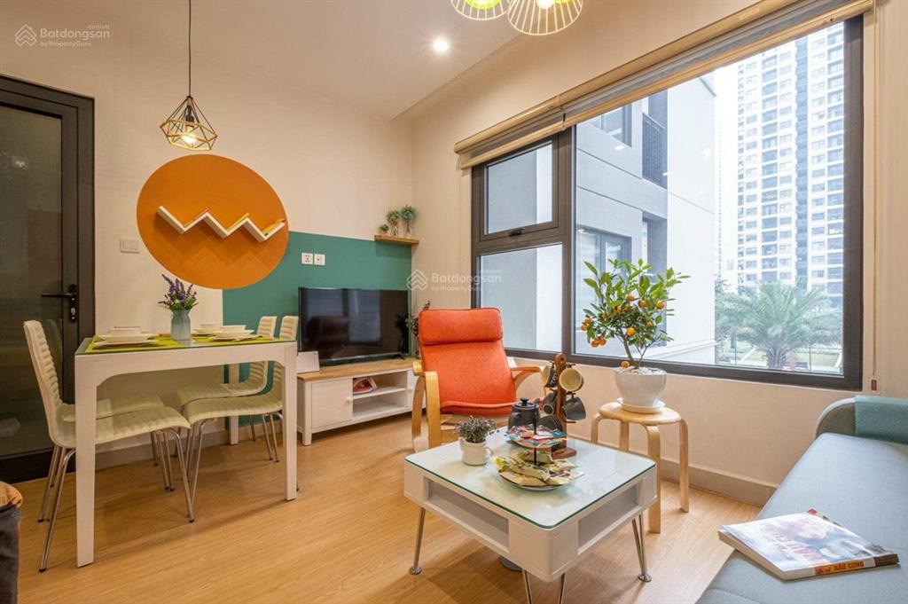 Chính chủ cần bán gấp căn studio view trực diện bể bơi hướng mát tặng đồ giá 1tỷ500tr tại vinhomes