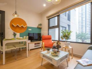 Chính chủ cần bán gấp căn studio view trực diện bể bơi hướng mát tặng đồ giá 1tỷ500tr tại vinhomes