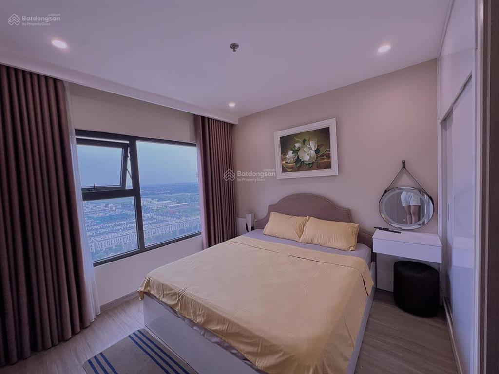 Gia đình em cần tiền nên muốn bán căn 3pn2vs full nội thất view bể bơi giá 3tỷ690tr tại vinhomes op