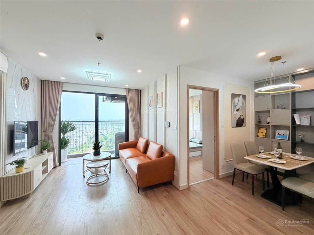 Chỉ 2 tỷ 100tr nhận ngay căn 1pn+ 47m view cây xanh tòa trung tâm tặng nội thất tại vinhomes