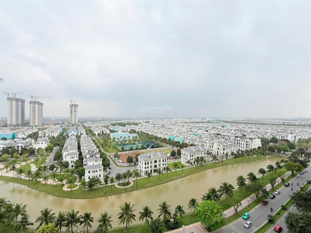 Chỉ 2 tỷ 100tr nhận ngay căn 1pn+ 47m view cây xanh tòa trung tâm tặng nội thất tại vinhomes