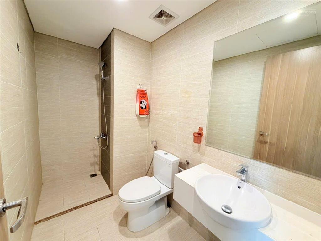 Chỉ 2 tỷ 100tr nhận ngay căn 1pn+ 47m view cây xanh tòa trung tâm tặng nội thất tại vinhomes