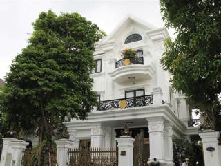 Biệt thự ven sông vinhomes riverside long biên  sổ đỏ cất két