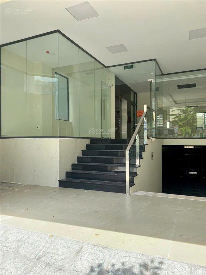 Chủ ngộp bank giảm 15 tỷ về 65 tỷ bán gấp toà văn phòng quận 1 dt 9x25m nở hậu cn 238m2 hầm 6 tầng