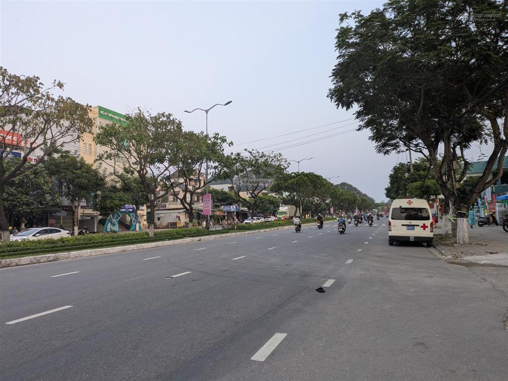 Mặt tiền lê văn hiến  188m2 ngang 7m chỉ 14.3 tỷ