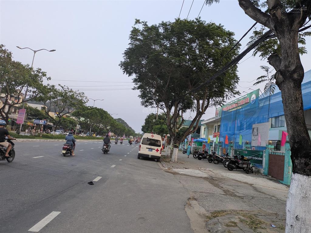 Mặt tiền lê văn hiến  188m2 ngang 7m chỉ 14.3 tỷ