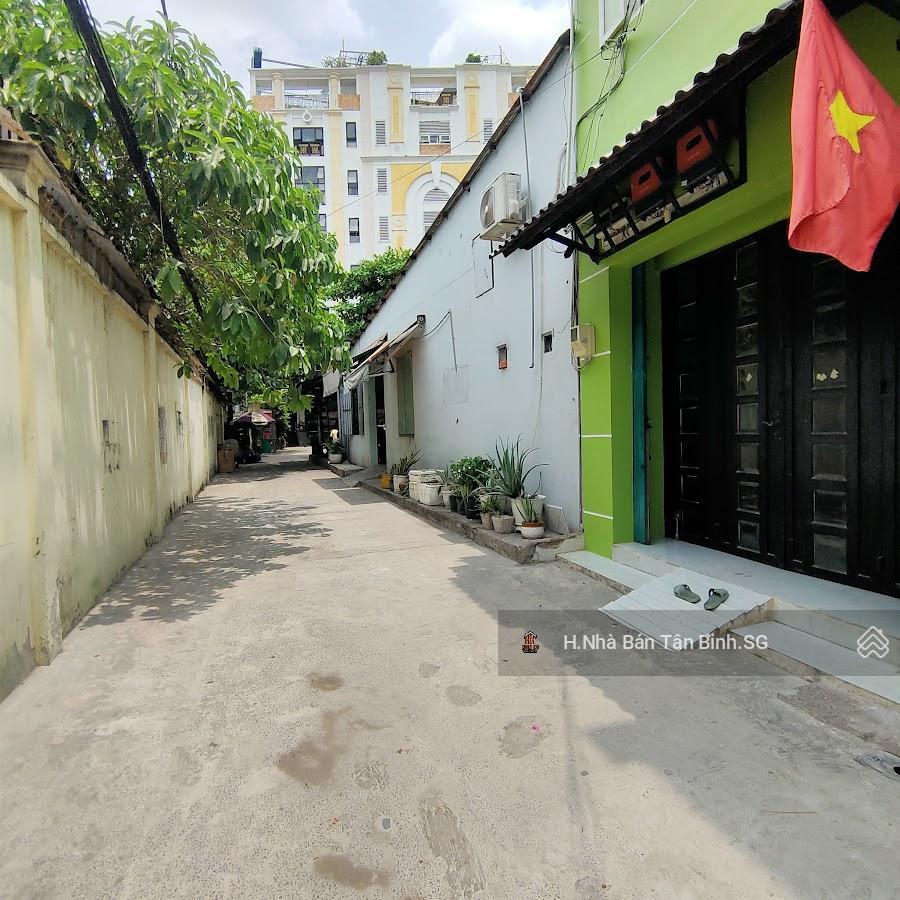 Nhà đang rập rình chủ vẫn chưa nhận cọc. căn nhà ngon 3 tầng 3 phòng ngủ hẻm 6m.