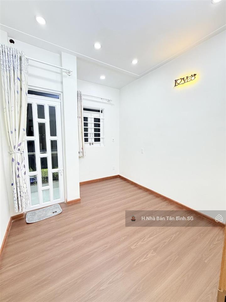Có căn nhà nhỏ xinh 2 tầng hẻm xe hơi nằm ngay cạnh phạm văn bạch. ở ngay.