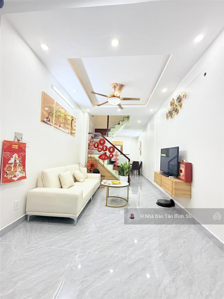 Có căn nhà nhỏ xinh 2 tầng hẻm xe hơi nằm ngay cạnh phạm văn bạch. ở ngay.