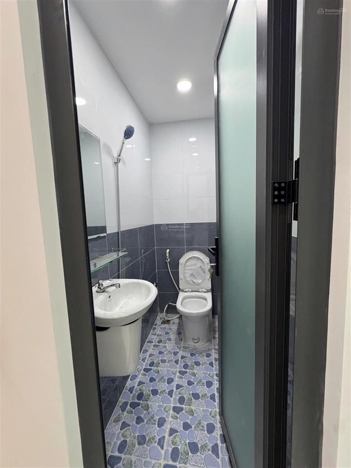 Bán nhà hương lộ 2. 33m2/4tỷ. 2pn2wc. 2 lầu. bình trị đông. bình tân. sổ riêng sẵn. hẻm xe hơi