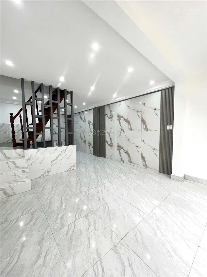 Nhà đẹp giáp tân phú hẻm 8m. giá tốt chỉ chỉ 4,35tỷ. 2pn2wc. sổ riêng sẵn. nhà mới dọn vào ở ngay.