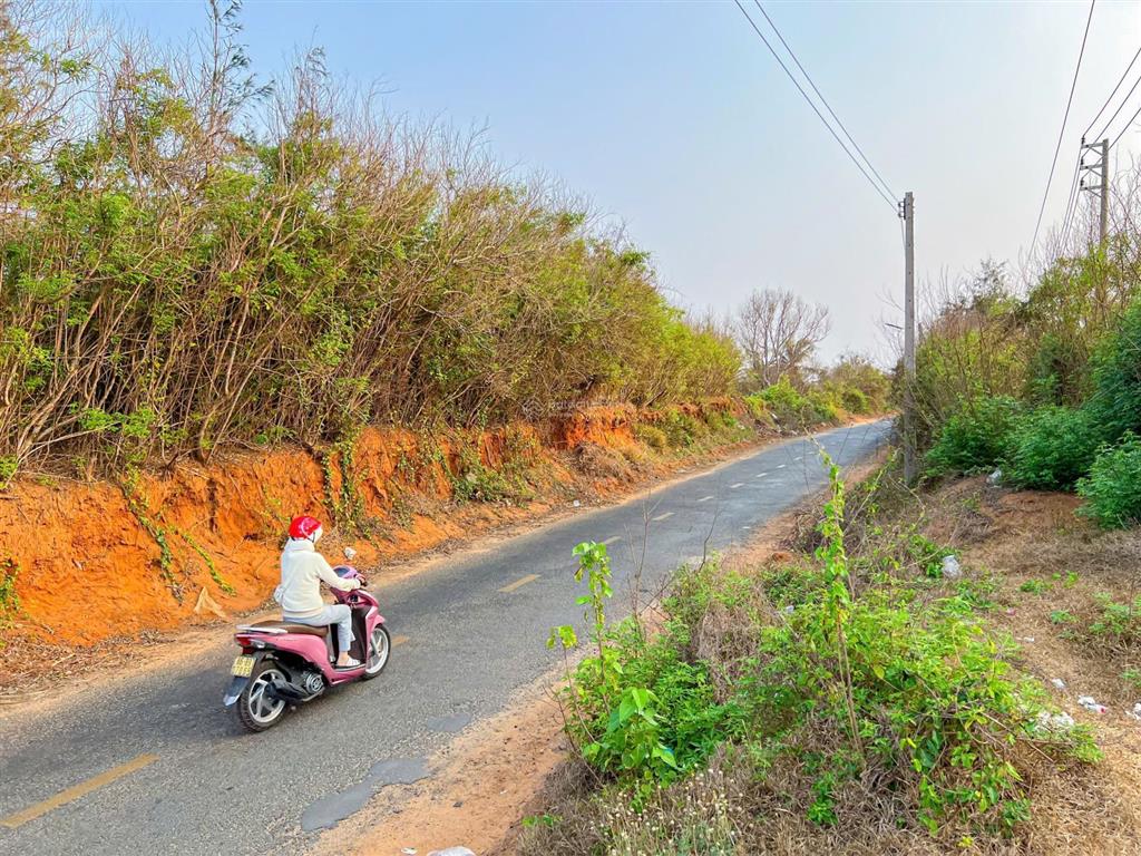 Bán lô đất 2.400m2 đảo phú quý bán lô đất sổ đỏ, 2 mặt tiền