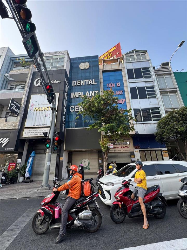 Siêu phẩm nhà mt nguyễn hữu cảnh  5 tầng  giáp quận 1 chỉ 23 tỷ