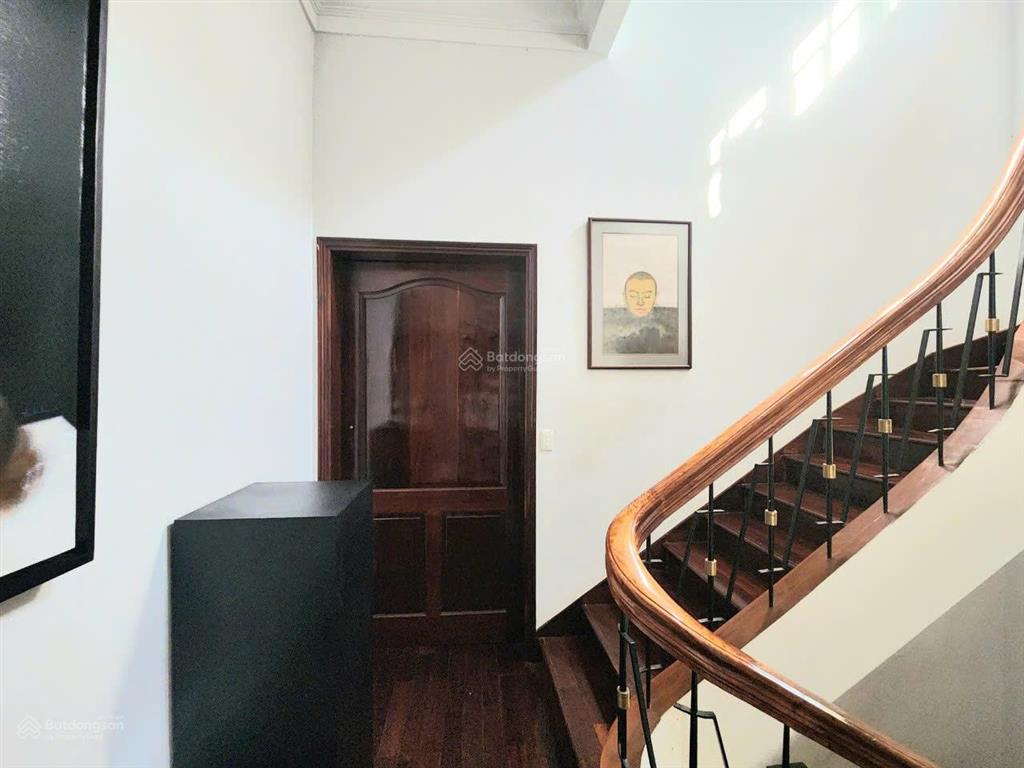 Bán biệt thự kiểu pháp hồ bơi, sân vườn trung tâm quận 3 đường trần quốc thảo sẳn hdt