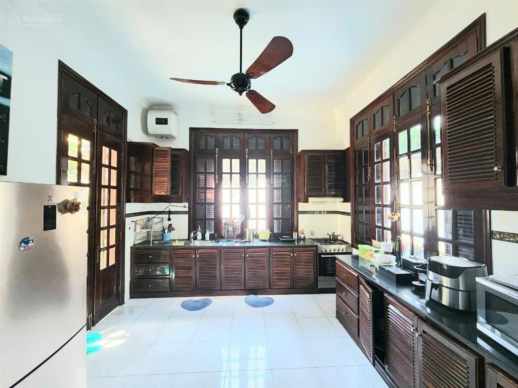 Bán biệt thự kiểu pháp hồ bơi, sân vườn trung tâm quận 3 đường trần quốc thảo sẳn hdt