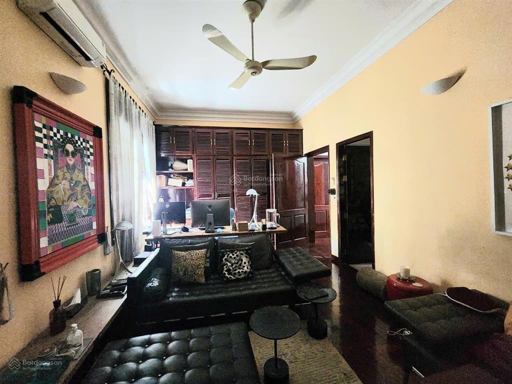 Bán biệt thự kiểu pháp hồ bơi, sân vườn trung tâm quận 3 đường trần quốc thảo sẳn hdt