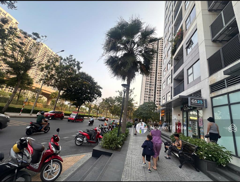 Shophouse chân đế vinhomes grand park 119m2 đang cho thuê 45tr/tháng, mặt tiền đường trục chính