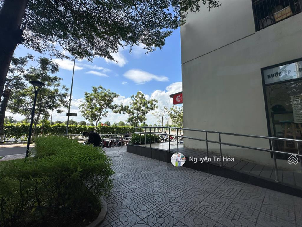 Shop chân đế vinhomes grand park 64m2 đang cho thuê 25tr/tháng, mặt tiền đường gần trường học