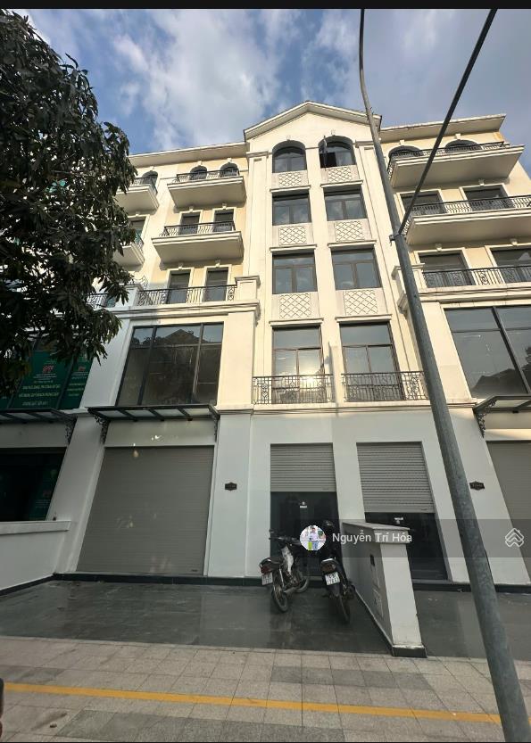 Top giá tốt toàn khu chính chủ cần bán gấp căn nhà phố vinhomes grand park khu the manhattan