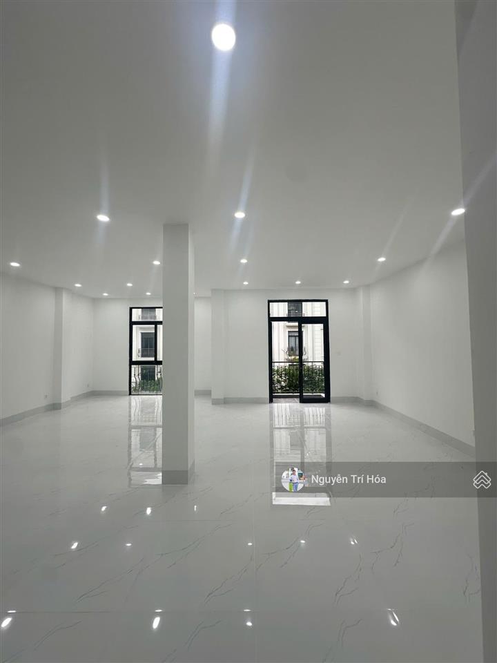 Bán nhà phố vinhomes quận 9 hoàn thiện, sẵn sổ không vay, sẵn dòng tiền thuê 50tr/tháng