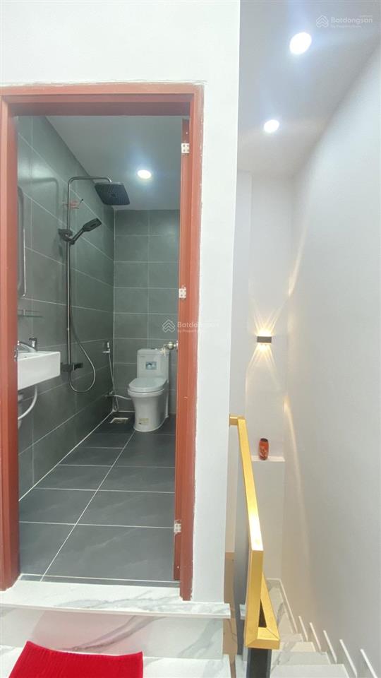 Bà hom quận 6 gần vòng xoay phú lâm. 2mt hẻm trước sau 43m2 2 tầng nhà đẹp keng vào ở ngay. chỉ 5đ4