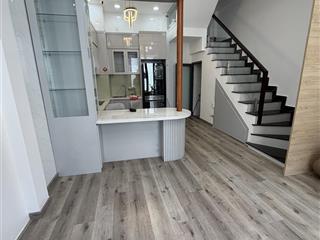 Bà hom q6 1 sẹc ngang 4.6m, 35m2 4tầng full nội thất chỉ 5tỷ79 còn tl