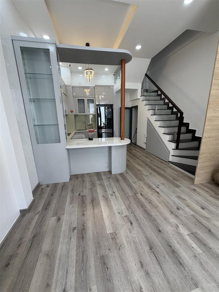 Bà hom q6 1sẹc ngang4.6 35m2 4tầng full nội thất chỉ 5t79 còn tl.