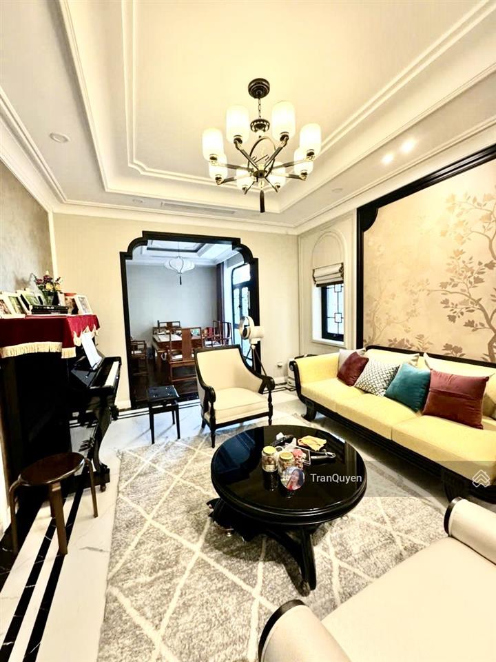 Bán nhà khu biệt thự bến du thuyền bình an đường trần não  dt18x28m  kc5 tầng  giá 265tr/m