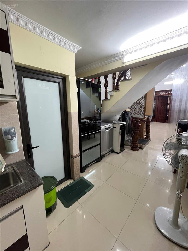 Chính chủ gửi bán phố văn cao  mấy bước chân ra đến phố tây