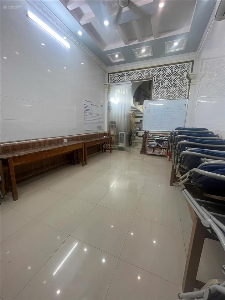 Chính chủ gửi bán phố văn cao  mấy bước chân ra đến phố tây