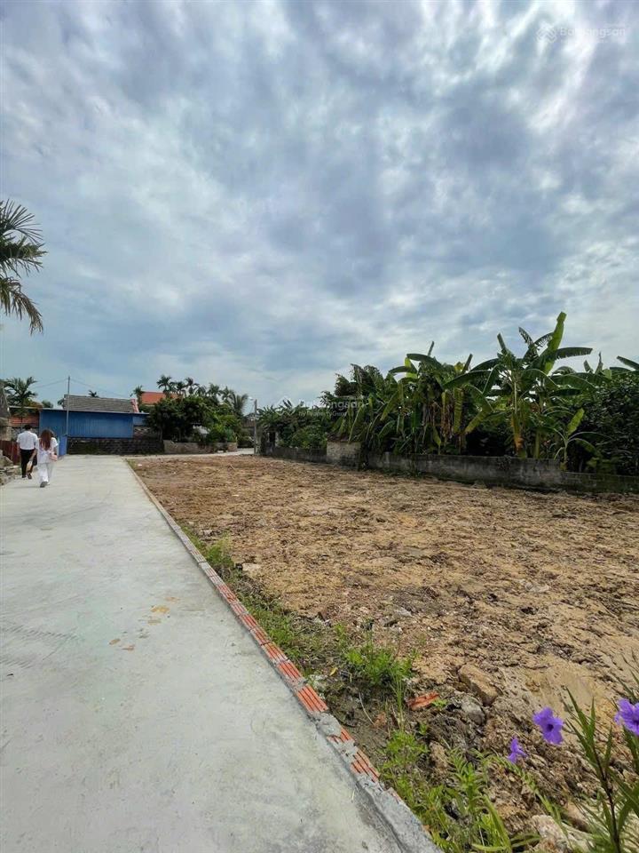 Bán đất phường hoà bình. cách núi đèo 1,5km. dt 56,8m2. 765 triệu. đường 4m ô tô đỗ cửa