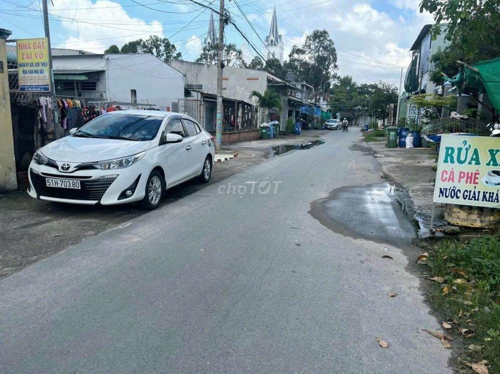 SÁT BÊN CHỢ VIỆT KIỀU. BÁN ĐẤT 305M2 TÂN THÔNG. 630 TRIỆU. SHR
