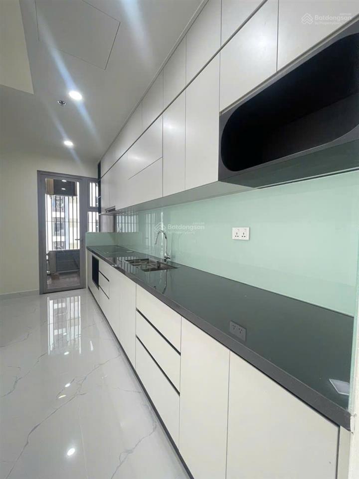 Cắt lỗ sốc 3pn trần cao 3,5m tại celesta rise