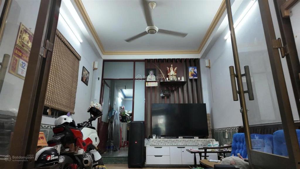 Chủ bán gấp nhà hxh 8m cách mạng tháng 8, q.10  nở hậu, cn 56,1m²  3 tầng  giá 11 tỷ