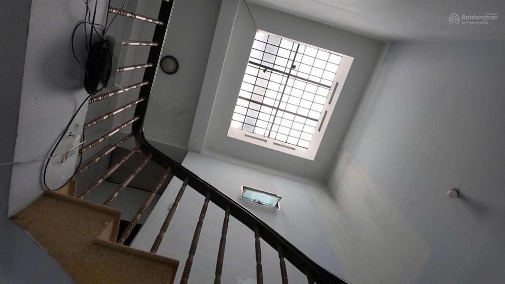 Chủ bán gấp nhà hxh 8m cách mạng tháng 8, q.10  nở hậu, cn 56,1m²  3 tầng  giá 11 tỷ