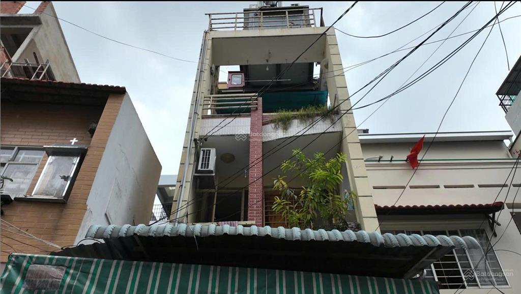 Chủ bán gấp nhà hxh 8m cách mạng tháng 8, q.10  nở hậu, cn 56,1m²  3 tầng  giá 11 tỷ