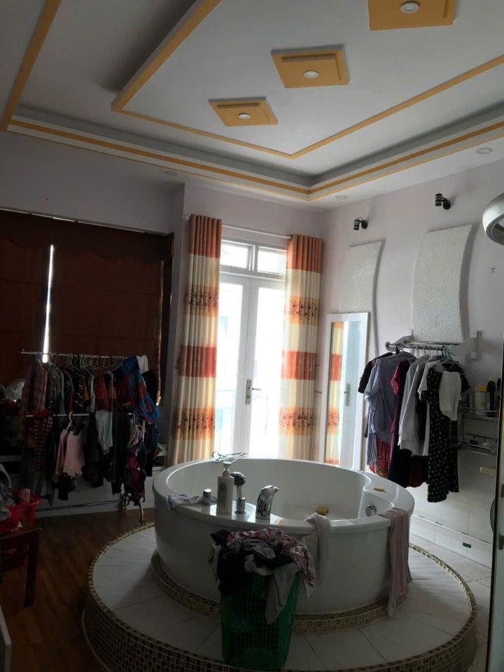 NHÀ VỊ TRÍ ĐẸP NGAY TRUNG TÂM THỊ TRẤN NHÀ BÈ, (95.7M2) CHỈ 7.45 TỶ. LH;0903442958.