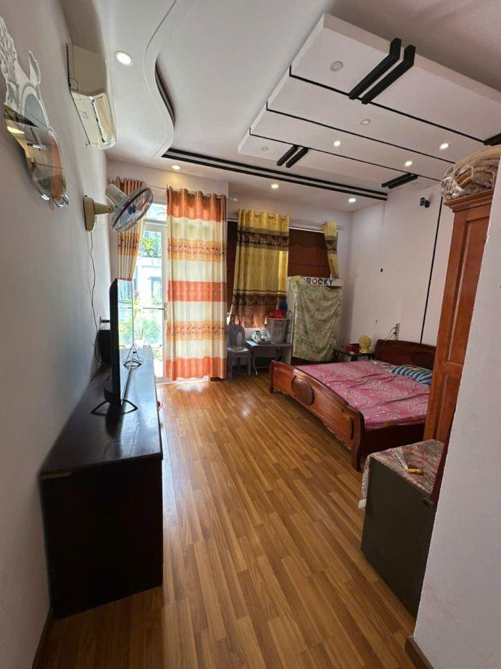 NHÀ VỊ TRÍ ĐẸP NGAY TRUNG TÂM THỊ TRẤN NHÀ BÈ, (95.7M2) CHỈ 7.45 TỶ. LH;0903442958.