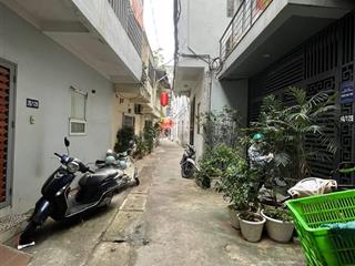 6.8 tỷ vài bước ra mặt phố trương định nhà dân xây 4t * 25m2 mt3.2m