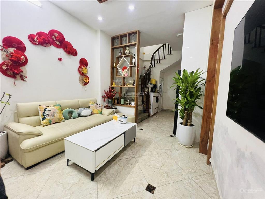 6.9 tỷ mặt ngõ 3 gác nhà 5 tầng dân xây, nửa phút ra mặt phố trần hòa dt 32m2 mt 3.2m