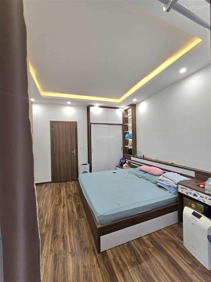 8,6 tỷ  dt 39m2, mt 4,6m, 2 mặt ngõ thoáng, thông vòng quanh, cực gần ô tô, nhà đẹp lung linh