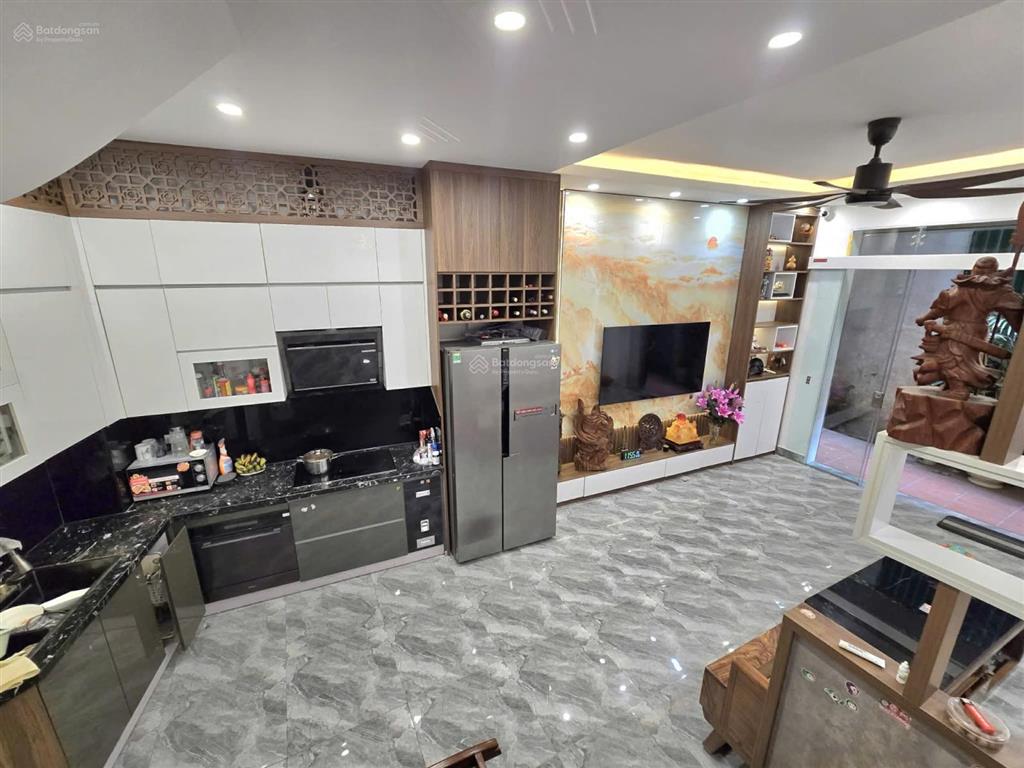 8,6 tỷ  dt 39m2, mt 4,6m, 2 mặt ngõ thoáng, thông vòng quanh, cực gần ô tô, nhà đẹp lung linh